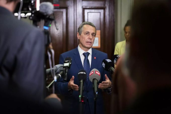 Bundesrat Ignazio Cassis am Montagnachmittag, 16. August, vor den Medien. Besprochen wurde die Lage in Afghanistan. Das Eidgenössische Departement für äussere Angelegenheiten lässt Mitarbeitende des Bundes aus Afghanistan ausreisen. Ignazio Cassis Afghanistan