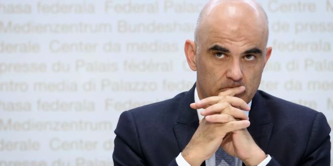 Bundesrat Alain Berset während einer Medienkonferenz über die neusten Entscheide des Bundesrates zur Corona-Pandemie. Bundesrat Coronavirus