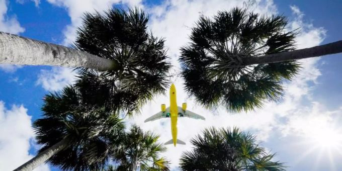 Passagierflugzeuge aus Europa werden zukünftig wieder in die USA fliegen dürfen - zumindest mit Geimpften an Bord. Foto: Gene J. Puskar/AP/dpa Passagierflugzeuge aus Europa werden zukünftig wieder in die USA fliegen dürfen - zumindest mit Geimpften an Bord. Foto: Gene J. Puskar/AP/dpa