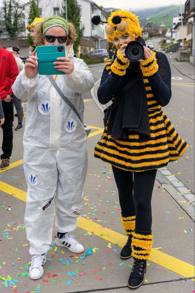 Höfner Volksblatt Reporterinnen Franziska und Anouk machen auf hoefe24.ch.