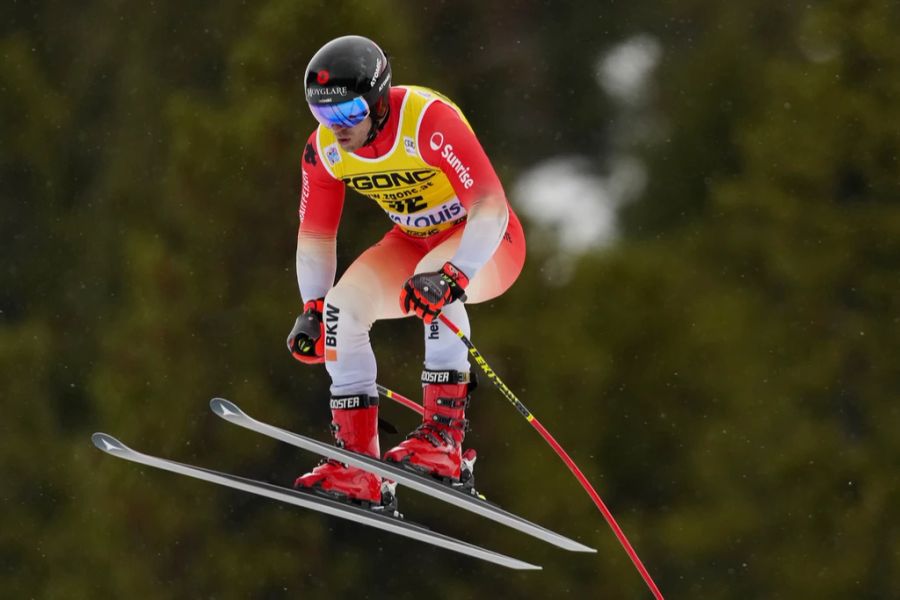 Mauro Caviezel gibt vor den Weltcuprennen in Wengen seinen sofortigen Rücktritt als aktiver Skirennfahrer bekannt.