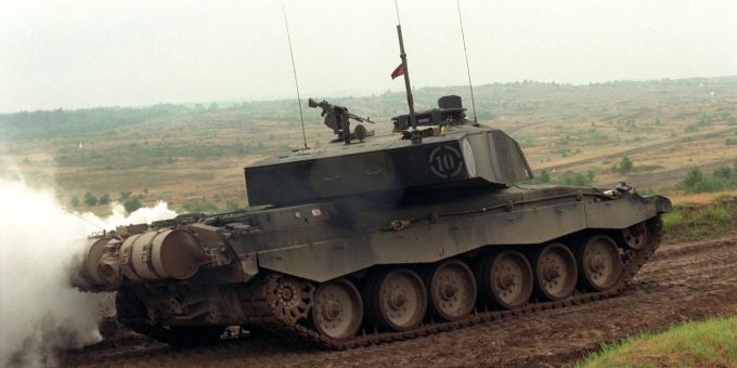 Der Kampfpanzer der britischen Streitkräfte vom Typ «Challenger 2» (Archivbild). Holger Hollemann/dpa Kampfpanzer «Challenger 2»