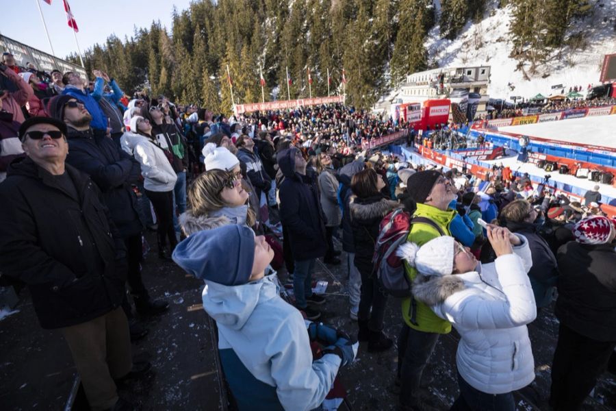 An den Frauen-Skirennen in Crans-Montana VS sind sich die Besucher gewohnt, bar zu bezahlen.