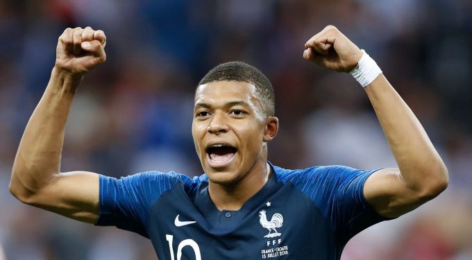 Kylian Mbappé jubelt an der WM 2022 über den Halbfinal-Einzug. Kylian Mbappé WM 2022