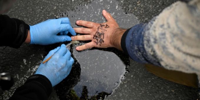 Berlin - Klimaaktivist kündigt nach Verurteilung wegen Strassenblockade Verfassungsbeschwerde an