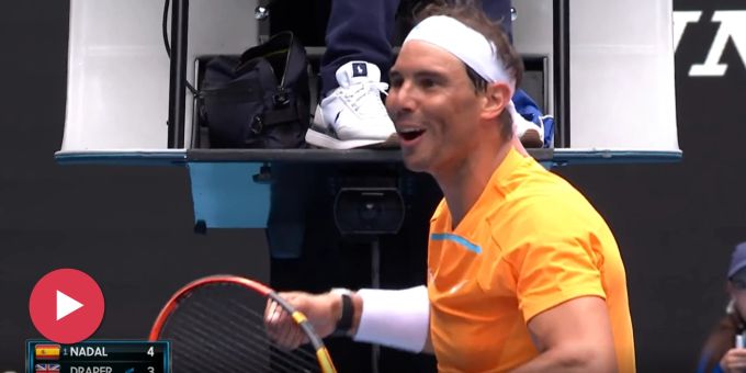 Bei Startsieg - Balljunge klaut Rafael Nadal in Melbourne den Schläger