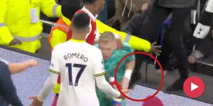 Im Video - Derby-Eklat! Tottenham-Fan tritt Arsenal-Keeper Ramsdale