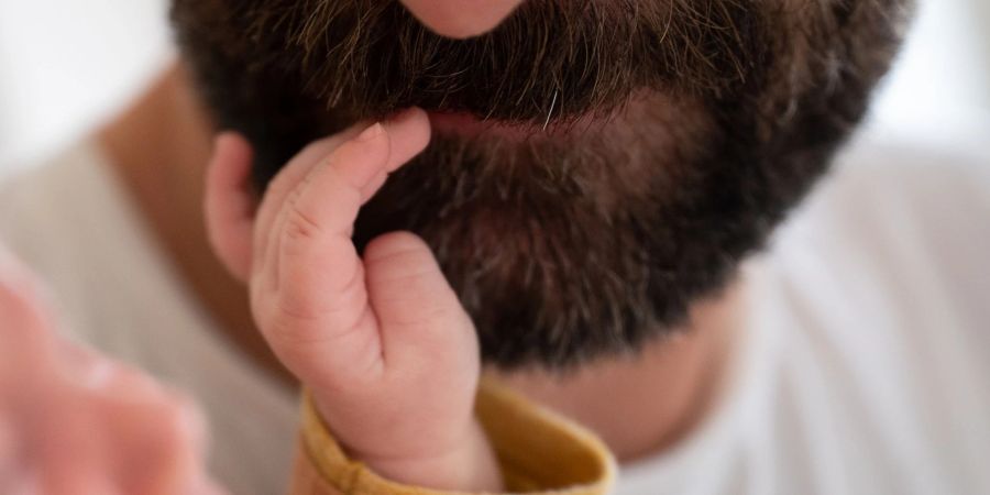 Nur rund jeder zehnte Vater beansprucht längere Elternzeit.