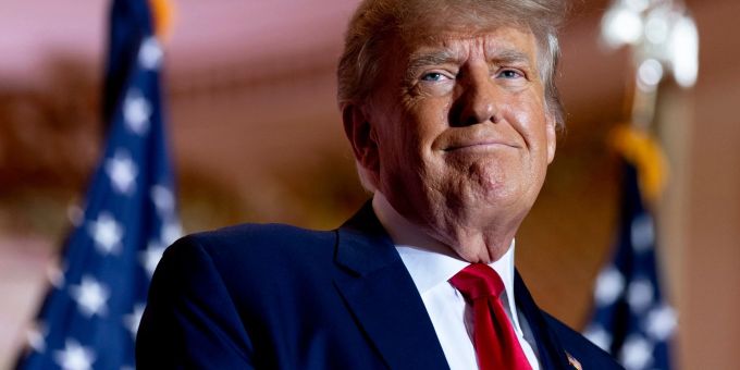 Donald Trump, ehemaliger US-Präsident, spricht in seinem Anwesen Mar-a-Lago. donald trump