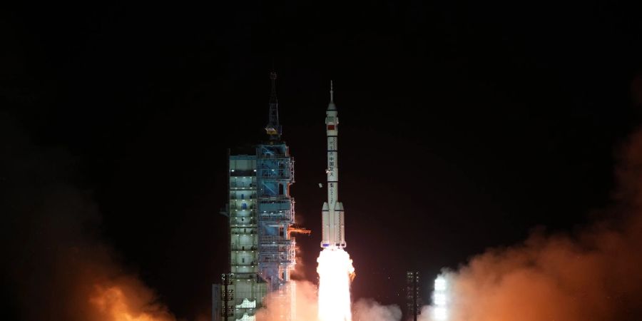 Das bemannte Raumschiff «Shenzhou 15» auf der Trägerrakete «Langer Marsch 2F» hebt ab. China verfolgt noch weitere ehrgeizige Ziele im All.