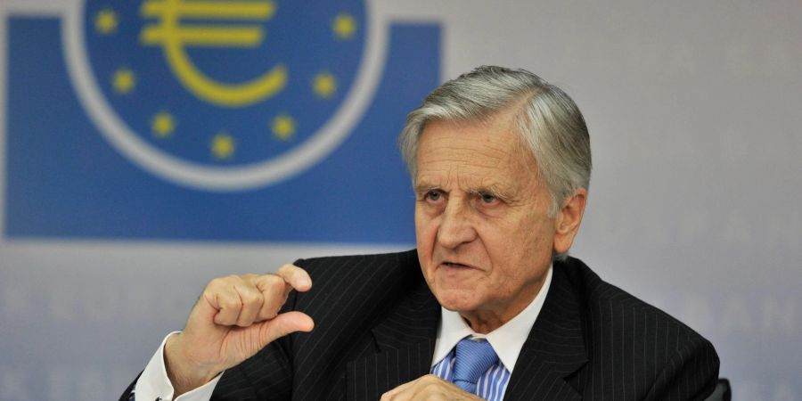 Jean-Claude Trichet, damaliger Präsident der Europäischen Zentralbank (EZB), beantwortet auf einer Pressekonferenz Fragen von Journalisten.