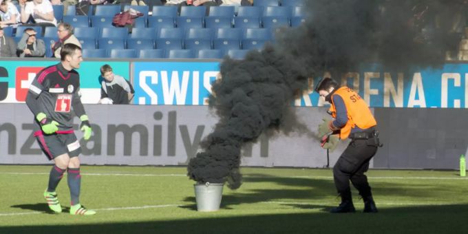 Böllerwürfe im Spiel zwischen dem FC Luzern und dem FC St. Gallen. Stadionverbot