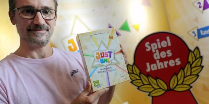 «Just One» von Bruno Sautter ist zum «Spiel des Jahres 2019» gewählt worden. Foto: Wolfgang Kumm «Just One» von Bruno Sautter ist zum «Spiel des Jahres 2019» gewählt worden. Foto: Wolfgang Kumm
