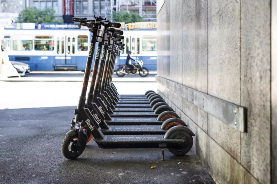 E-Scooter prägen zunehmend das Zürcher Stadtbild.