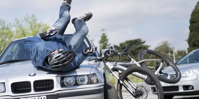 Über 300 Unfälle - Bfu fordert: E-Bike-Vermieter sollen Helme anbieten