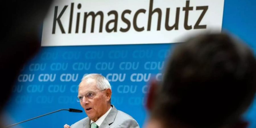 Bundestagspräsident Wolfgang Schäuble spricht zum Beginn des CDU-«Werkstattgesprächs» zum Klimaschutz in Berlin. Foto: Michael Kappeler