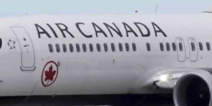 Toronto - Schlafende Passagierin an Bord vergessen