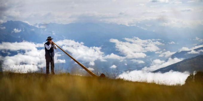 George Kolidas, Mentalist, zeigt Zauberhaftes, begleitet von Klängen aus dem Alphorn von Stadtpräsident Anders Stokholm. George Kolidas zeigt Zauberhaftes, begleitet vom Alphorn.