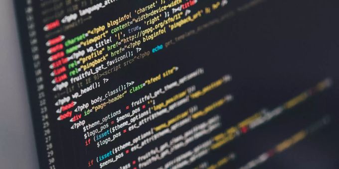 HTML-Code ist auf einem Bildschirm zusehen. HTML DOM