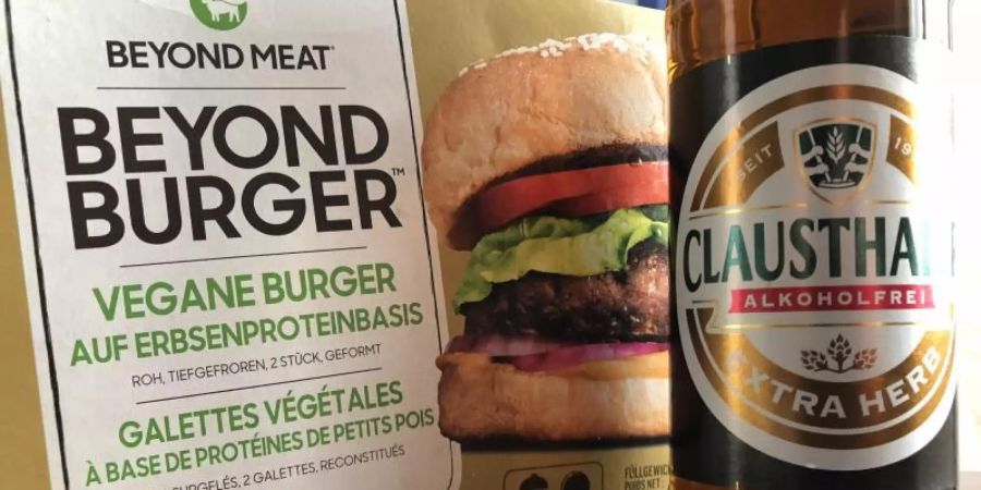 Burger sind plötzlich vegan und Bier gern alkoholfrei: Der Sommer scheint spätestens 2019 zur Jahreszeit einer neuen Moral beim Essen und Trinken geworden zu sein. Foto: Gregor Tholl