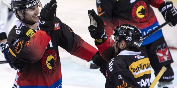 SC Bern Runde drei: Schon früh im zweiten Drittel bejubeln die Berner das 4:0 von Vincent Praplan. sc bern runde
