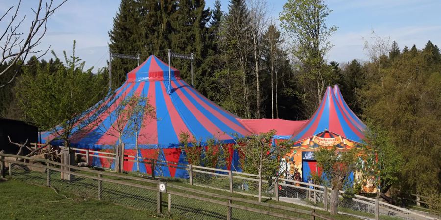 Das Zirkuszelt des Walter-Zoos in Gossau SG.