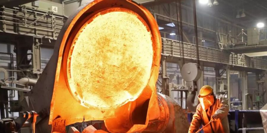 Arbeit in einer Giesserei: Besonders hoch fallen die Tarifzuwächse in diesem Jahr laut WSI in den grossen Tarifbranchen wie in der Metallindustrie aus. Foto: Bernd Wüstneck