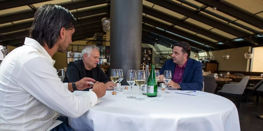 Hakan Yakin, Ruedi Zbinden und Mischi Wettstein beim Gipfeltreffen im Restaurant Uto Kulm auf dem Üetliberg.