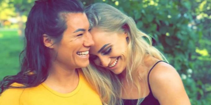 Beim Jonglieren - Alisha Lehmann kann Ramona Bachmann nur zusehen