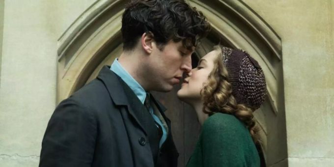 Tom Hughes als Leo und Sophie Cookson als Joan - die junge Physikerin wird für ein geheimes Forschungsprojekt angeworben. Foto: Entertainment One Germany Tom Hughes als Leo und Sophie Cookson als Joan - die junge Physikerin wird für ein geheimes Forschungsprojekt angeworben. Foto: Entertainment One Germany