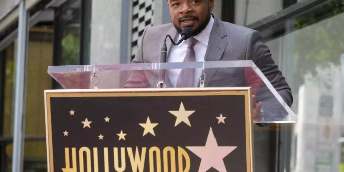 Regisseur F. Gary Gray war bei der Zeremonie sichtlich gerührt. Foto: Ringo Chiu/ZUMA Wire Regisseur F. Gary Gray war bei der Zeremonie sichtlich gerührt. Foto: Ringo Chiu/ZUMA Wire