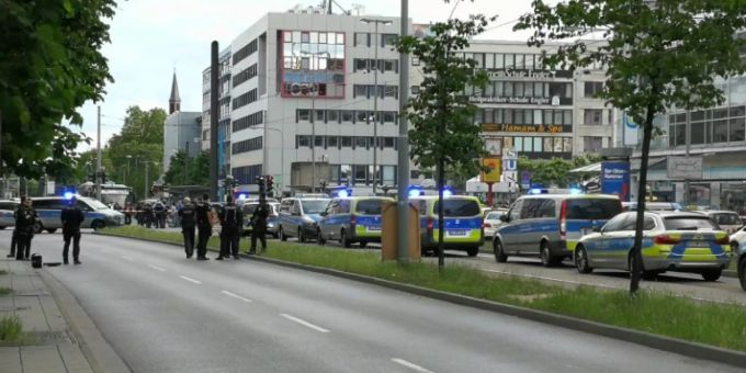 Polizeieinsatz nach Schiesserei in Frankfurt am Main Polizeieinsatz nach Schiesserei in Frankfurt am Main