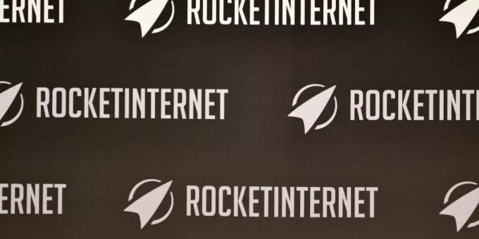 Das Logo von Rocket Internet in Berlin während einer Jahreshauptversammlung (Archiv). Foto: Jens Kalaene Das Logo von Rocket Internet in Berlin während einer Jahreshauptversammlung (Archiv). Foto: Jens Kalaene