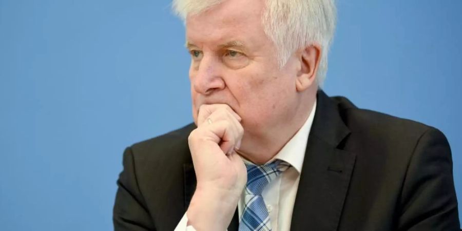 Horst Seehofer Frankfurt Hauptbahnhof