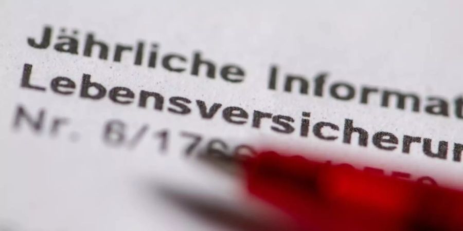 Lebensversicherungskunden müssen sich nach einer kleinen Pause auf eine Fortsetzung der Zinstalfahrt einstellen. Foto: Armin Weigel
