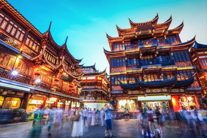 Nach bewegter Geschichte, Zerstörungen und Restaurierungen ist der Yu-Garten heute eine der wichtigsten Sehenswürdigkeiten Shanghais und steht unter Denkmalschutz. schanghai