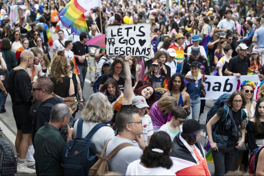 Die Co-Präsidentin der Zurich Pride berichtet, es sei neben wirtschaftlichem Druck auch eine Zurückhaltung aus politischen Gründen zu beobachten.