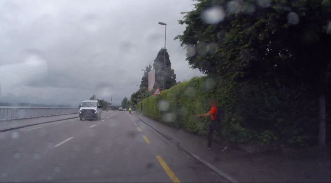 Per Autostopp versuchte ein Pendler der SBB am Mittwochmorgen, schneller ans Ziel zu kommen. SBB