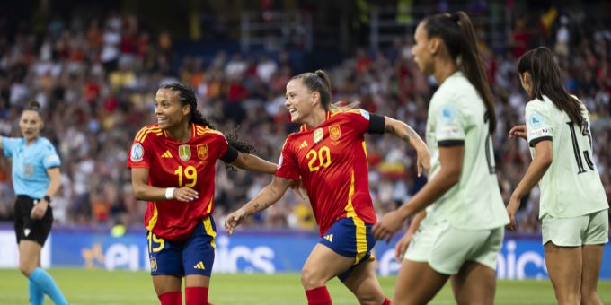 Spanien lässt Portugal zum Auftakt der WEURO 2025 überhaupt keine Chance. Spanien WEURO 2025