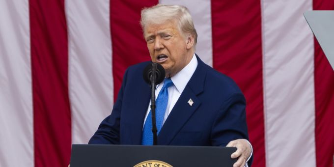 Trump hat mit Putin telefoniert. trump putin