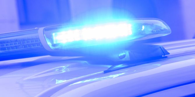 polizei blaulicht tötungsdelikt symbolbild