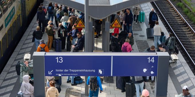 Am Samstag waren viele Reisende unterwegs - auch am Tatort. Messerangriff Hamburg