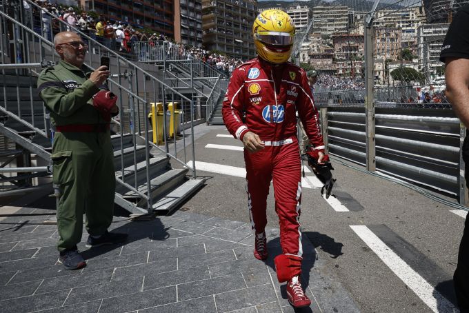Lewis Hamilton (Ferrari) beim Monaco-GP der Formel 1. Lewis Hamilton Ferrari Monaco