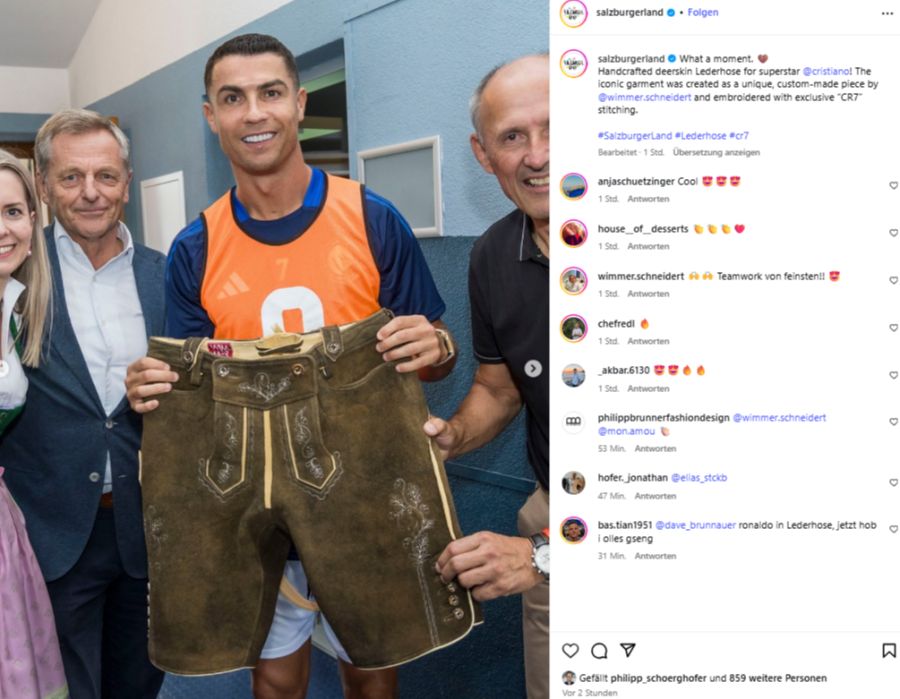 Cristiano Ronaldo erhält eine Lederhose.