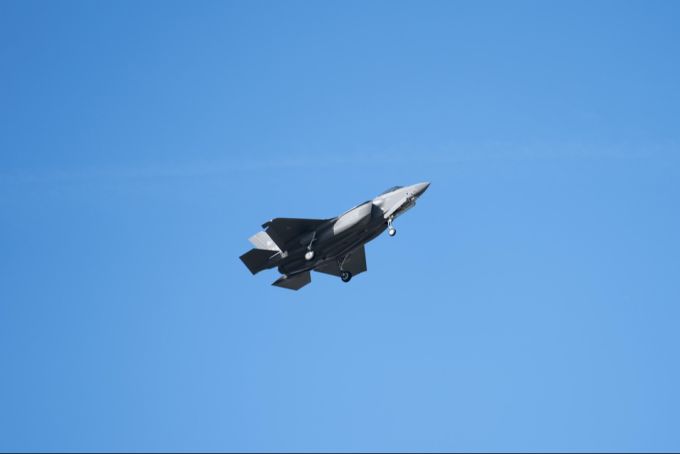 Der Kampfjet F-35 sorgt in der Schweizer Politik weiterhin für Diskussionen. F-35