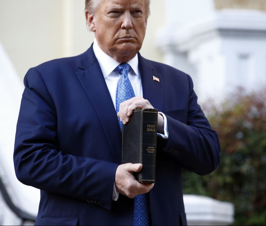 In ihren Aussagen erwähnte sie auch Donald Trump. Sie hatte eine unangenehme Begegnung mit ihm im Sommer 1995.