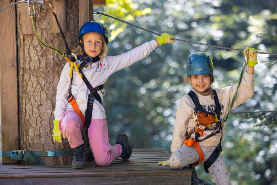 Der Abenteuerpark mit Waldseilpark ist für alle Altersklassen geeignet – Nervenkitzel garantiert!