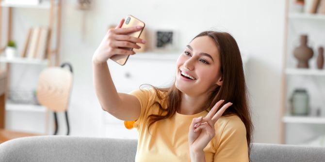 Frau macht Selfie