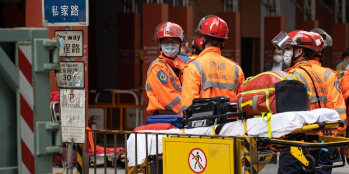 Rettungskräfte bargen 22 Tote nach einem Feuer in einem Restaurant in China. (Symbolbild) China Rettungskräfte Tote