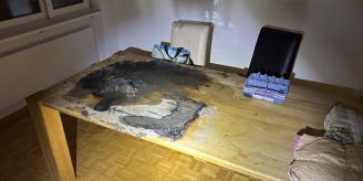 Niemand verletzt - Kerze entzündet Altpapierstapel in St. Gallen